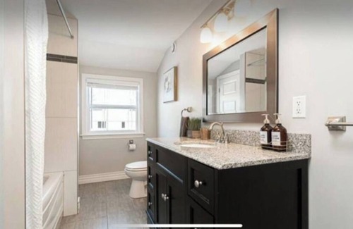 Moncton House | Charming 2-bedroom house in nice Moncton with WiFi, AC