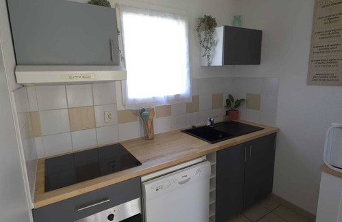 Prayssac House | Charming 2-bedroom house in serene Prayssac with swimming Pool