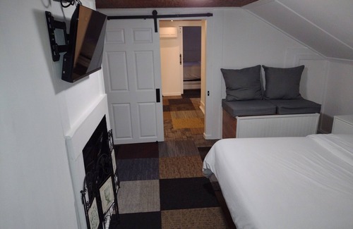 Elberton House | Charming 2-bedroom house in serene Elberton with WiFi, AC