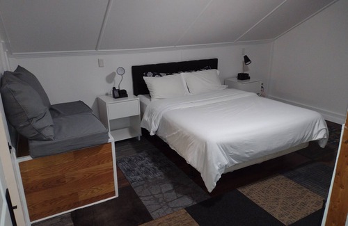 Elberton House | Charming 2-bedroom house in serene Elberton with WiFi, AC