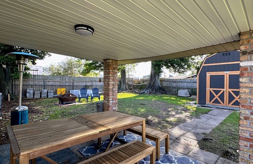 Kenner - Louis Armstrong International Airport House | Charming 2-bedroom house with AC, fitness room and WiFi in adorable Metairie