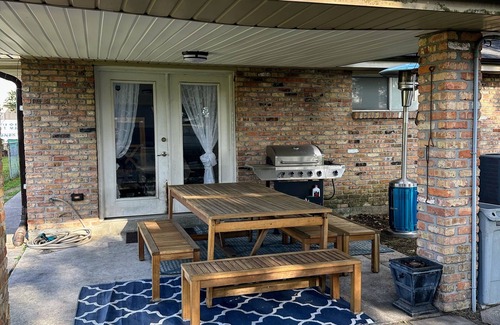 Kenner - Louis Armstrong International Airport House | Charming 2-bedroom house with AC, fitness room and WiFi in adorable Metairie
