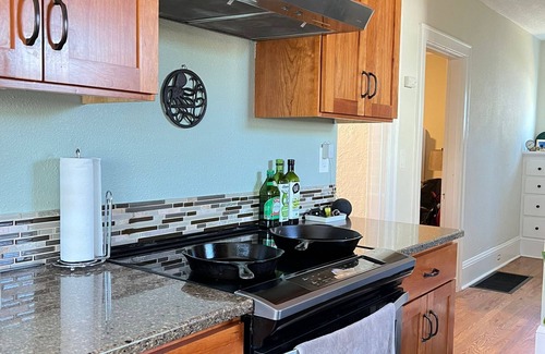 Montavilla House | Charming 2-bedroom house in N. Tabor/Montavilla close to everything!