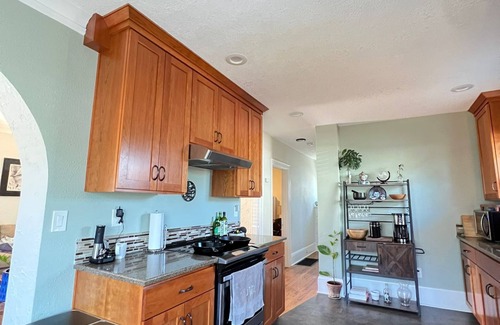 Montavilla House | Charming 2-bedroom house in N. Tabor/Montavilla close to everything!