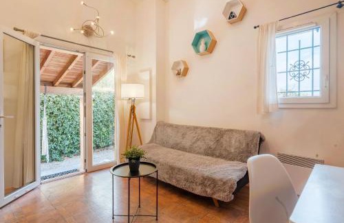 Eyguieres Apartment | Charming 2 bedroom House With Pool