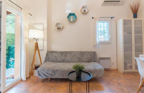 Eyguieres Apartment | Charming 2 bedroom House With Pool