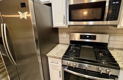 Hapeville House | Charming 2-bedroom house in fantastic Atlanta with WiFi, AC