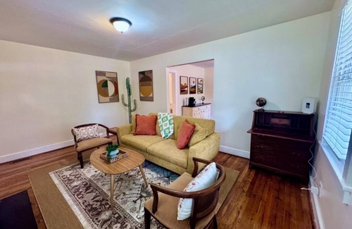 Augusta House | Charming 2-bedroom house with WiFi, Minutes from Masters & Downtown Augusta