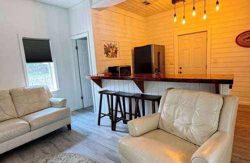 Bristol House | Charming 2-bedroom house in wonderful Bristol located on the Aplachicola River