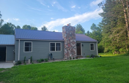 Winter House | Charming 2-bedroom house near Loretta