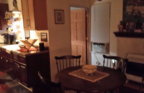 Lake Breeze Park House | Charming 2-bedroom house in delightful Madison with AC