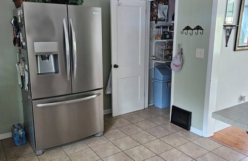 Oshkosh House | Charming 2-bedroom house with AC and WiFi in amazing Oshkosh. 3 miles to EAA.