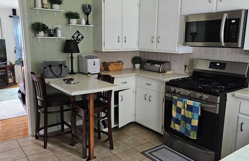 Oshkosh House | Charming 2-bedroom house with AC and WiFi in amazing Oshkosh. 3 miles to EAA.