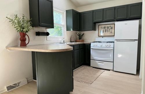 Saugatuck House | Charming 2-bedroom house in Saugatuck with AC, WiFi, Pet Friendly
