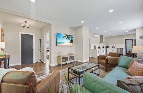 Cliff - Cannon House | Charming 2-bedroom house in enchanting Spokane with AC, WiFi