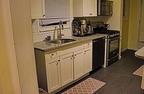 Park Hill House | Charming 2-bedroom house in Yonkers with AC