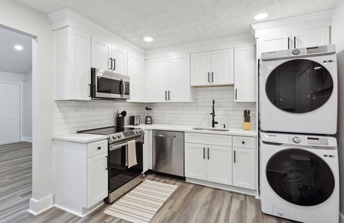 Athens House | Charming 2-bedroom house in Athens I Full Bathroom I Fully Remodel