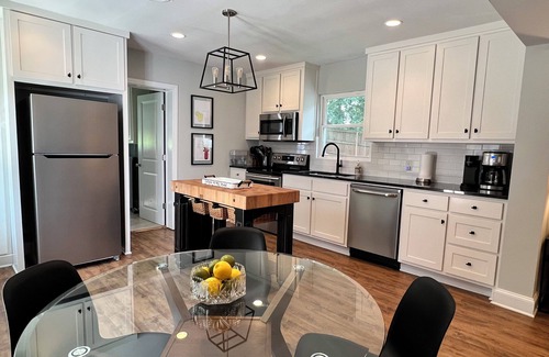 Athens House | Charming 2-bedroom house in delightful Athens with AC, WiFi