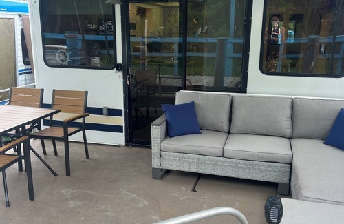 River Ridge Boat Rental | Charming 2-bedroom house boat on St John’s River in peaceful DeLand “Exeter”