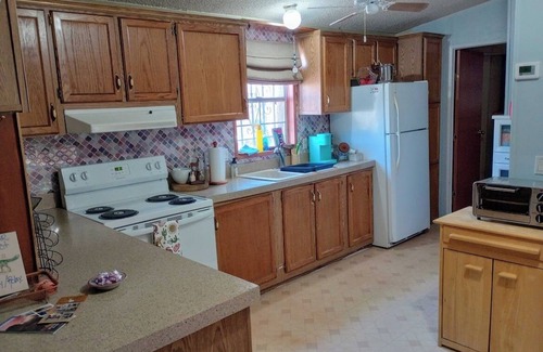 Oatman House | Charming 2-bedroom house with AC, WiFi in welcoming Oatman