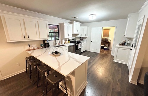 Oxford House | Charming 2-bedroom house 1.5 miles from the Square and 2 miles from the Grove!