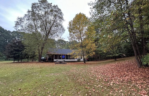 Oxford House | Charming 2-bedroom house 1.5 miles from the Square and 2 miles from the Grove!
