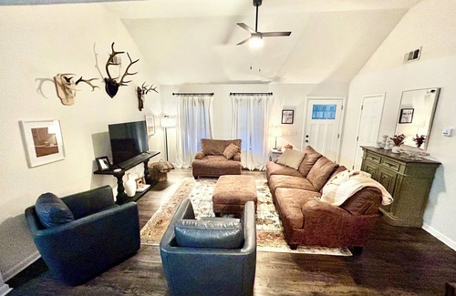 Oxford House | Charming 2-bedroom house 1.5 miles from the Square and 2 miles from the Grove!