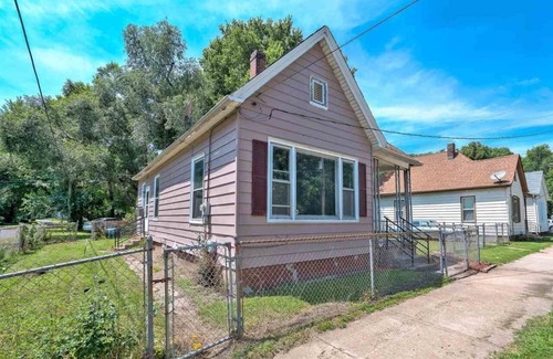 Peoria House | Charming 2-bedroom house in amazing Peoria with AC