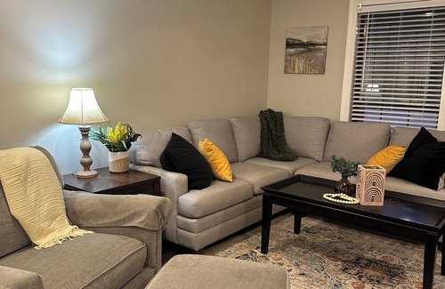 Petal House | Charming 2-bedroom house in Petal with WiFi and AC