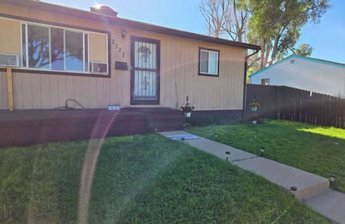 Pueblo House | Charming 2-bedroom house in gorgeous Pueblo with WiFi
