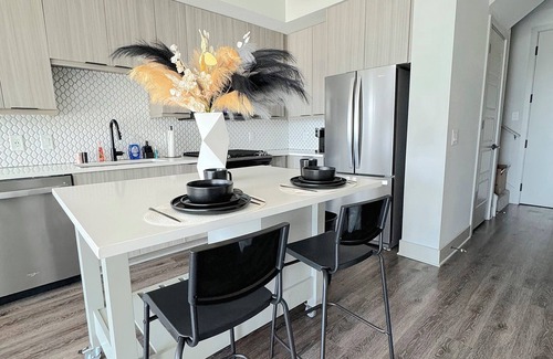 Buckhead Condo | Charming 2-bedroom in Atlanta with HUGE PRIVATE rooftop terrace