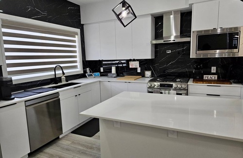 Southwest Calgary House | Charming 2-bedroom in SW Calgary