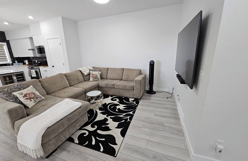 Southwest Calgary House | Charming 2-bedroom in SW Calgary