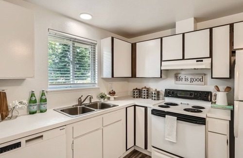South Tacoma House | Charming 2 Bedroom in Tacoma Near Mall
