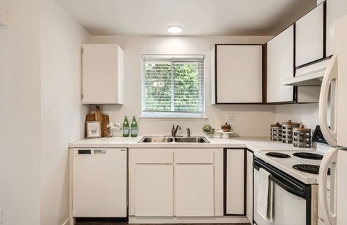 South Tacoma House | Charming 2 Bedroom in Tacoma Near Mall
