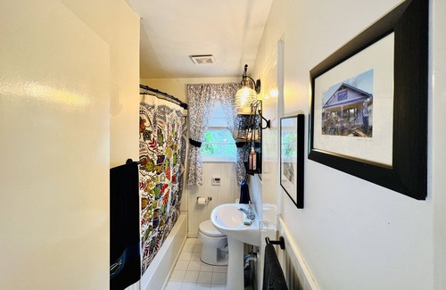 Earlewood House | Charming 2 Bedroom in the heart of Downtown Columbia, SC