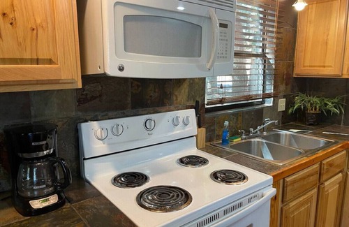 Pottsboro Cabin | Charming 2 Bedroom Lakeview Cabin: Cabin C
