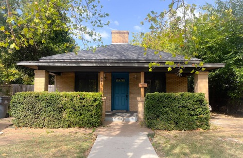 Lawton House | Charming 2-bedroom Lawton home Near Fort Sill and Shopping