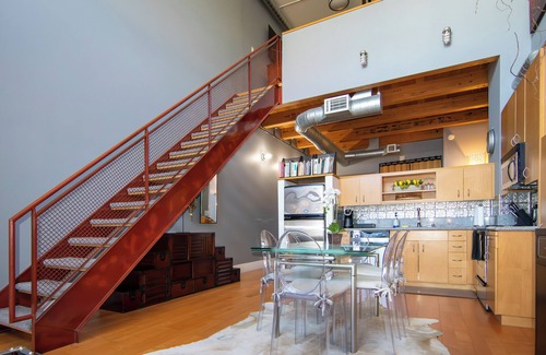 San Jose Apartment | Charming 2-bedroom Loft on Santana Row with WiFi, AC