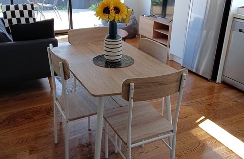 Addington Apartment | Charming 2-bedroom apartment in welcoming Christchurch with AC
