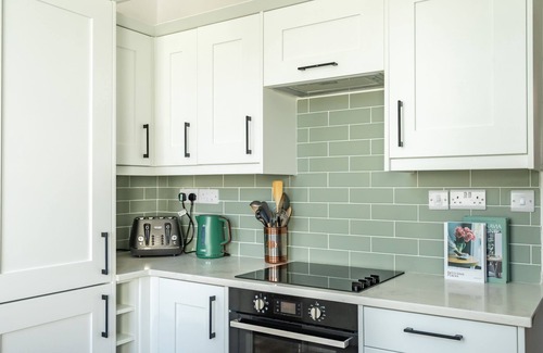 York Cottage | Charming 2-Bedroom Property with Hot Tub