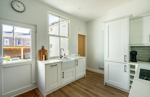 York Cottage | Charming 2-Bedroom Property with Hot Tub