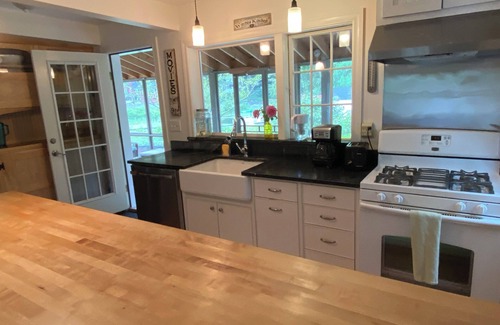 Canaan House | Charming 2-bedroom Queechy Lake house in enchanting Canaan with WiFi, AC.