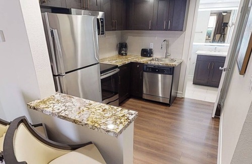 Las Vegas Resort | Charming 2-bedroom resort in superb Las Vegas with AC, fitness room, WiFi