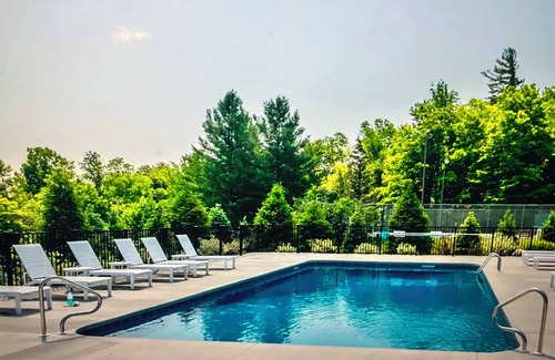 West Dover Condo | Charming 2-bedroom ski in/ski out condo on Mt. Snow with fitness, pool, WiFi