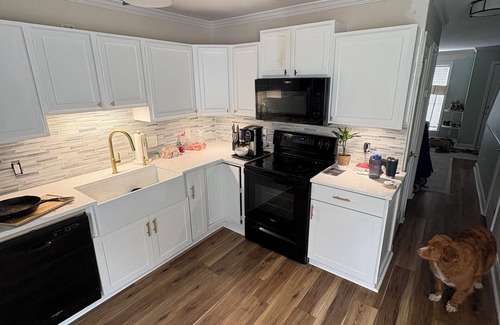 Charleston House | Charming 2-bedroom townhome with WiFi, AC in superb Charleston.
