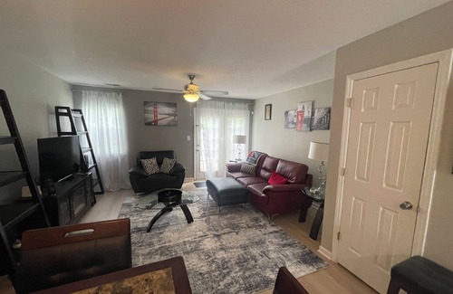 Greensboro House | Charming 2-bedroom townhome with AC, WiFi in lovely Greensboro