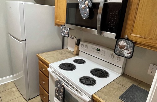 Sunshine House | Charming 2-bedroom townhome in Plaquemine near Dow, Shintech, and LSU