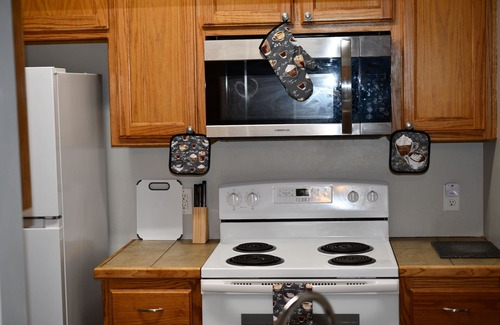 Sunshine House | Charming 2-bedroom townhome in Plaquemine near Dow, Shintech, and LSU