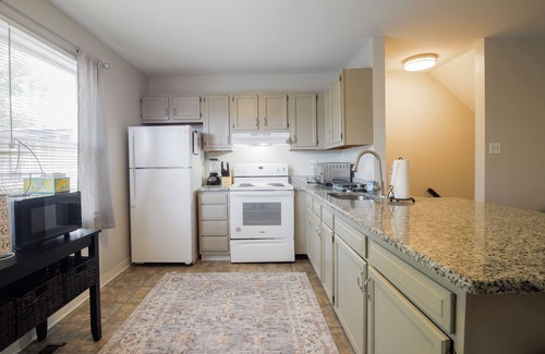 Downtown Wilmington House | Charming 2-bedroom townhome with WiFi, AC in Wilmington